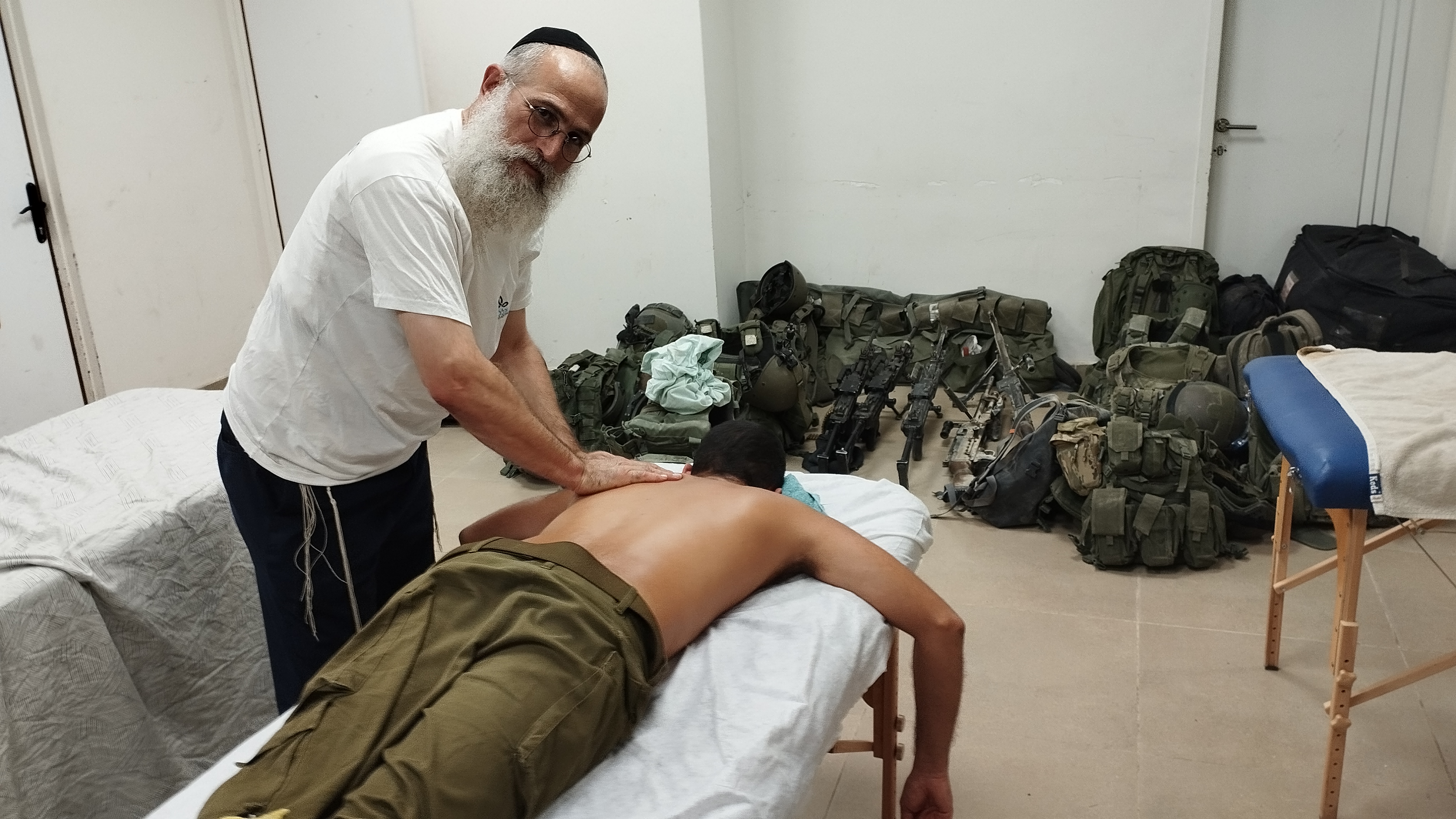 מנחם 